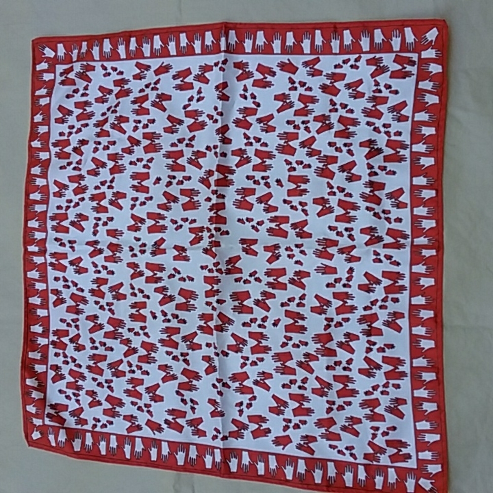 Baar & Bears Inc graphic scarf size 21 x 21